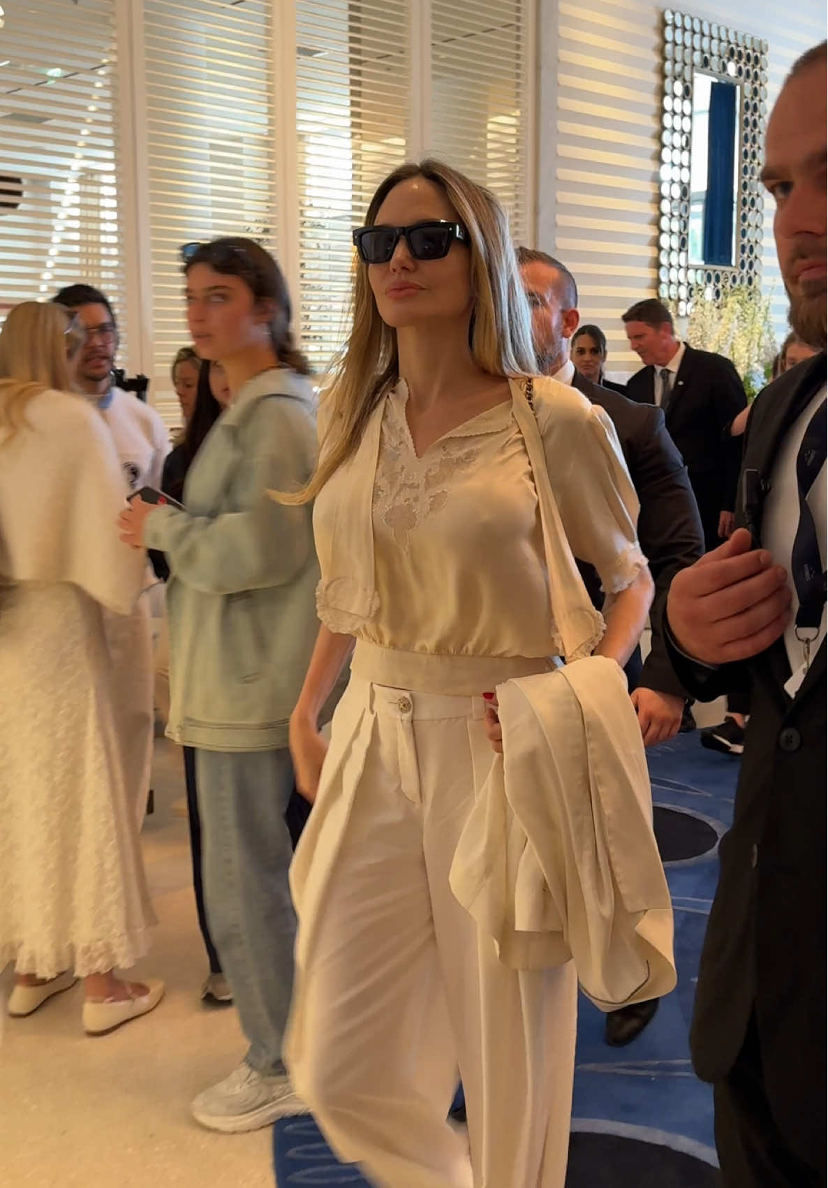 #angelinajolie #jolie #angelina #cannes2025 #cannesfilmfestival #festivaldecannes #TikTokFashion #fashiontiktok #filmtok #onregardequoi 