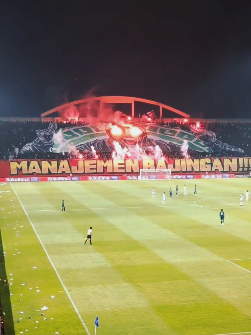 PSS SLeman Gaya Bebas 🥳🔥 aksi BCS untuk manajemen.  #psssleman #bcsxpsssleman #bcs #liga1 #fyp #tranding #flare #stadionmaguwoharjo 
