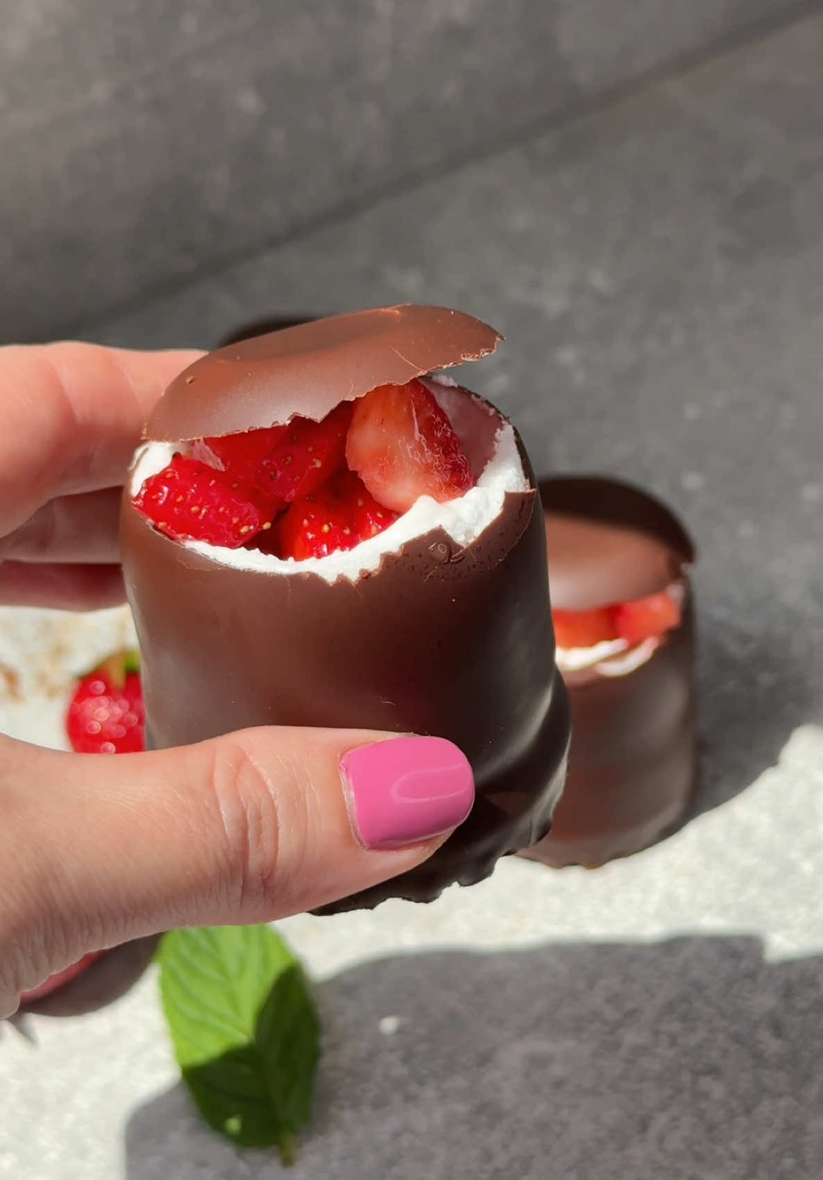 strawberries in chocolate 🍓🍫 #fouryou #foryoupage❤️❤️ #essen #chocolate #foryoupage❤️❤️ 