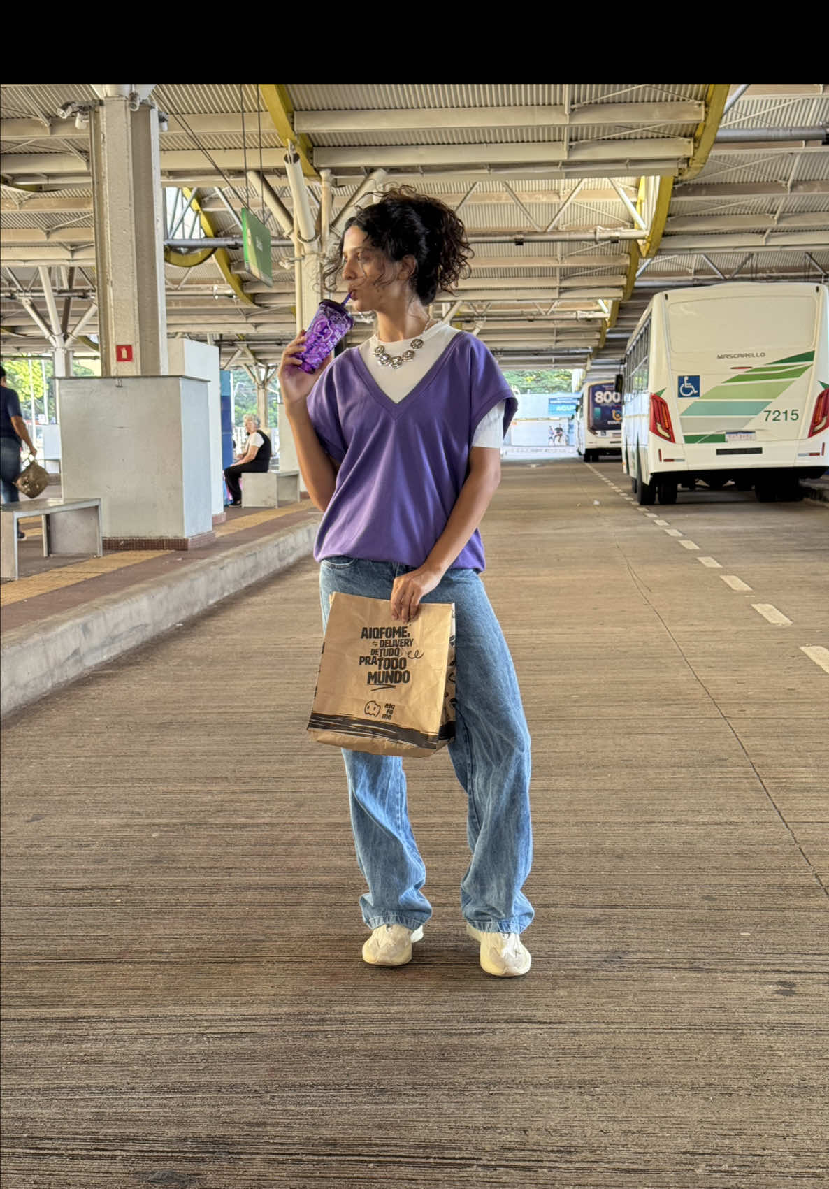 você lancharia comigo? 🤲 já tô no Modo aiq no terminal da minha cidade, e com o @aiqfome - app de delivery na mão, impossível dizer não 🤷‍♀️ E tem cupom DUDA de R$5 OFF com pedido mínimo de R$30. Cupom válido para pagamento pelo app até 18/05 ou esgotarem o limite de usos.  #publi  #aiqfome #modoaiq #CapCut 