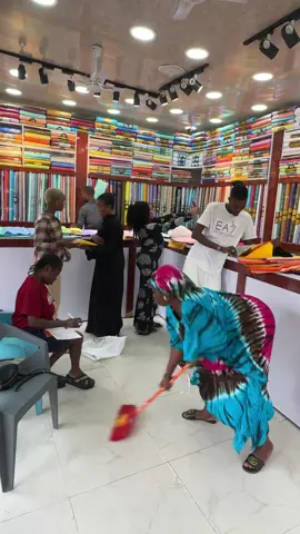 Qui as tué 😂Notre plus grande tapoteseuse a reçu son cadeau @FANNY Roki Awa 🇨🇮 @Kafando Adelle_spam @Toure Rokia @🥰Reine👸Fatima❤️ @Adja🖤Sangaré @ESPACE BAZIN et BAZIN DE LUX @Dorcas la tigresse 