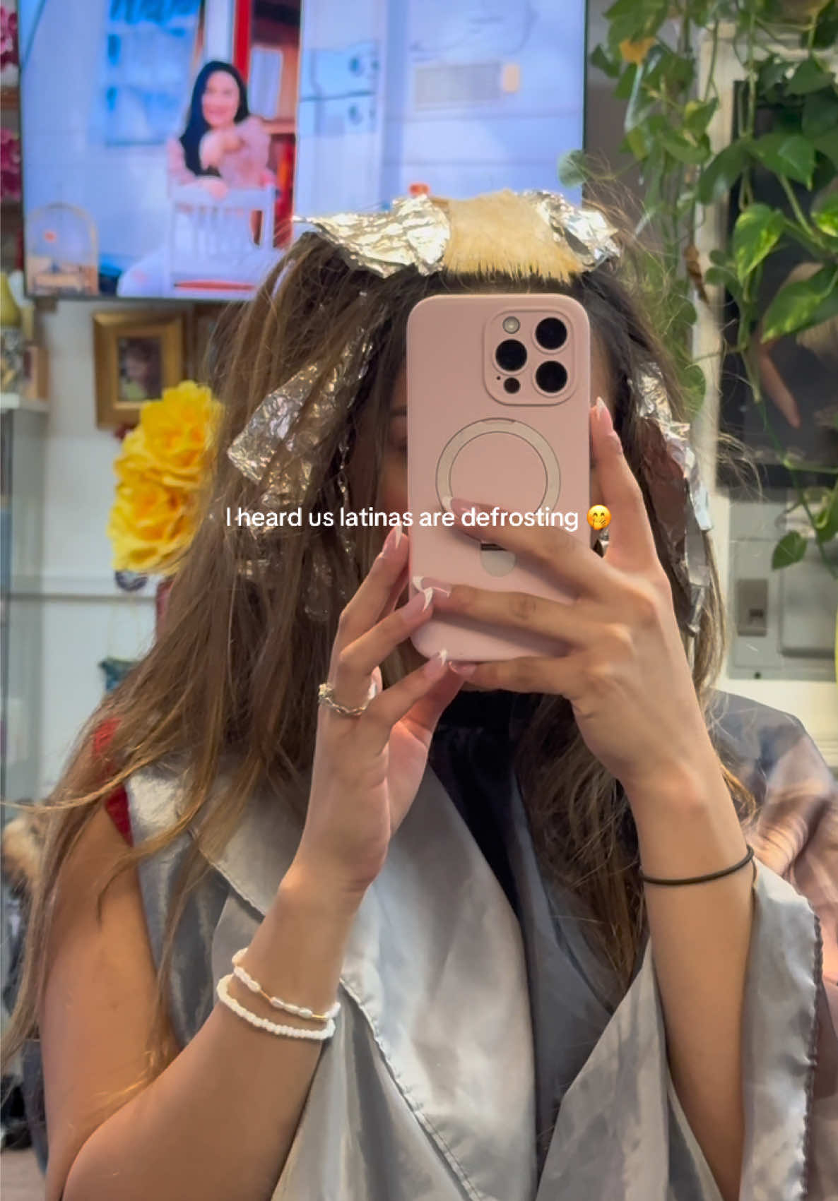Can’t wait for my next appointment🤭 #hair #hairbalayage #hairtok #hairtiktok #caramelbalayage #caramelhair #honeybalayage #balayage #balayagehair #hairstylist #trending #viral #fyp @juliette #defrosting #latinas 