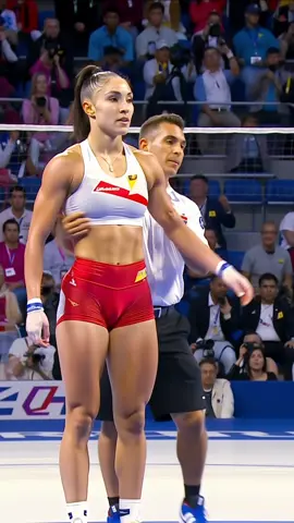 What is he doing?!#sport #traniner #athlete #female #massage #europe 