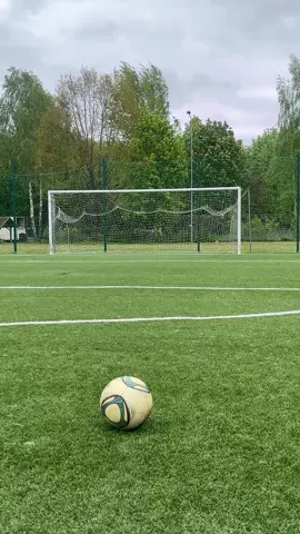 Shots from recent fk session with the legendary Adidas Speedcell✅⚽️  #footballtiktok #football #freekick #jabulani #crossbar #knuckle #powershot #soccertiktok #asmr #footballfyp 