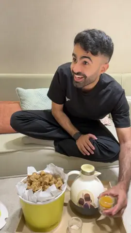الكوكيز ودحوم قصة عشق ومن زمان وهو وده يجربه واخيرراً من الخبر للرياض 🤩 @happiness  Ad