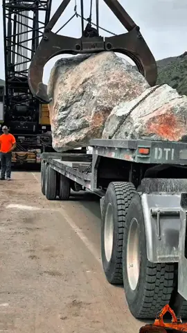 #excavator #machine #truck #heavyequipment #big 