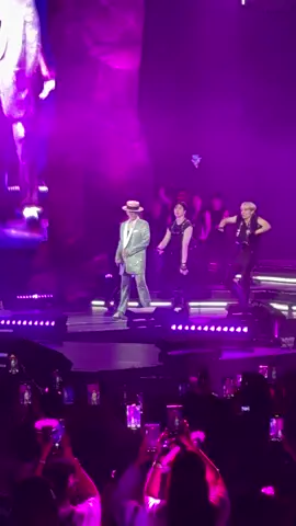 Wag mo akong ngitian ng ginyan #GDWORLDTOUR #GDWORLDTOURÜBERMENSCH #GDRAGONINBULACAN #GDRAGONMANILA #GDRAGON #ÜBERMENSCH #BULACAN
