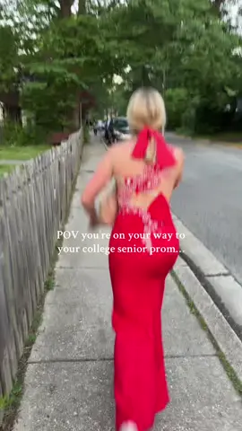 imagine being on a walk and seeing this 😂 #senioryear #promnight #umd #seniorprom #collegeprom #collegeootd 