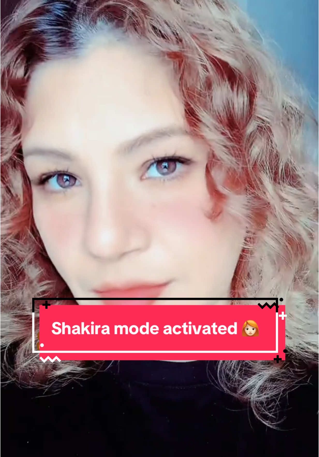 Shakira mode activated #LMYNLWorldTourNJ  🤭👩🏻‍🦰 #shakira @Shakira #Shakiramodeactivated #modosahakiraactivado #shakira #isimashakira #isima #hairtok #hairstyle #hairtutorial #haircut #hairtransformation #hairstylist #haircare #hairtips #cabello #crespas #crespos #wavyhair #fypシ #rubios #cobrisa #copper #copperhair #coppertone #copperhaircolor #igoraroyal #igoraroyal877 