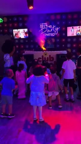 Everyone having the BEST TIME… SPOT OUR SPECIAL GUEST 😍 #bradford #leeds #westyorkshire #dewsbury #batley #party #kids #happy #birthday #event #singing #dancing #dj #music #bollywood #goviral #fyppp #fypppppppppppppp 