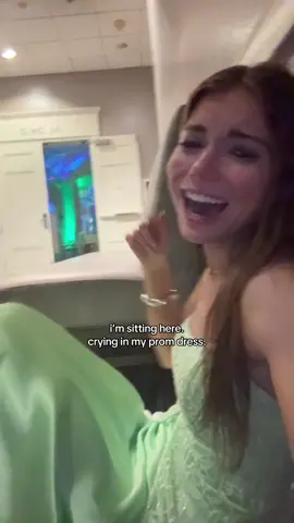 i’d actually be prom queen if crying was a contest. HAPPY TEARS IM SO PROUD OF MY FRIENDS 
