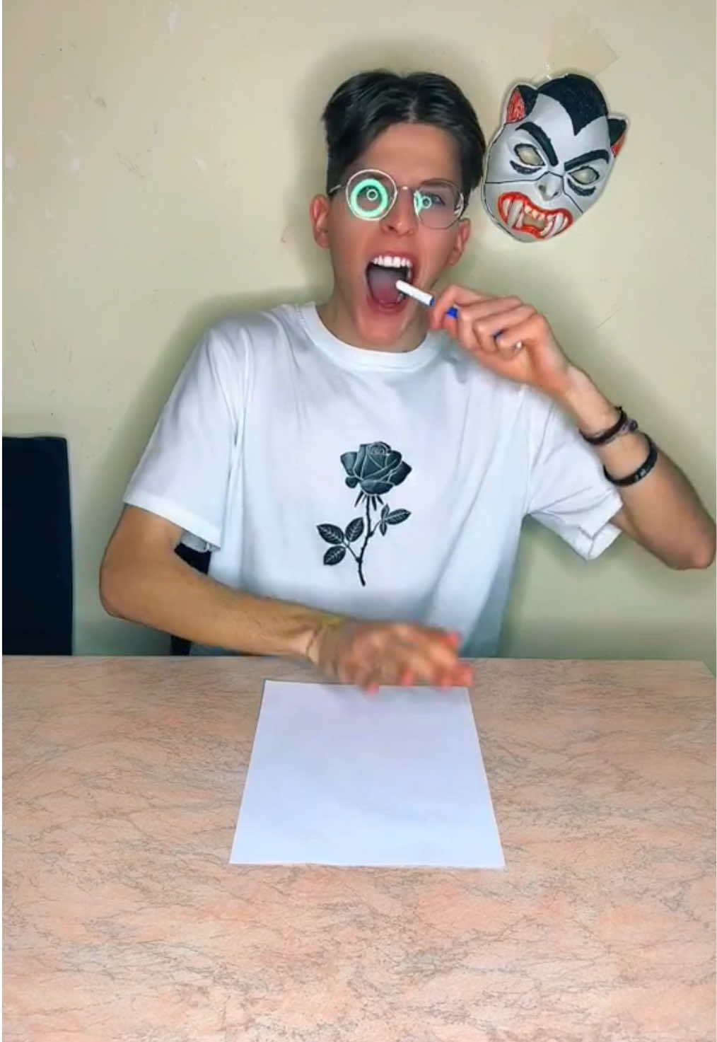 How?!😳😭The filter is real✍️😱You can't draw with it❌Crazy #trend 😂Scrivi 