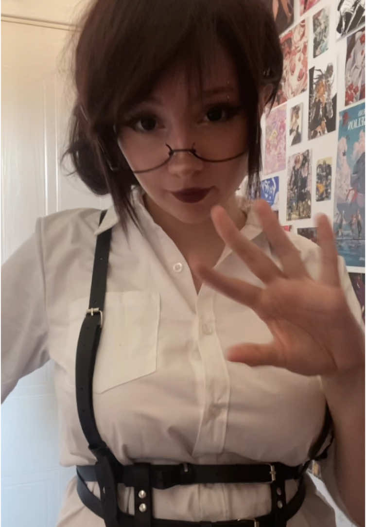 more drafts cos exams #hangezoe#aot#nerdmin#nerdarmin#hangezoecosplay#hange#aotcosplay#AttackOnTitan 