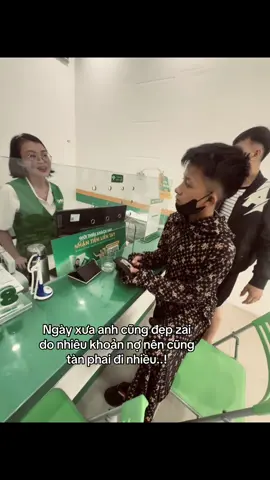 Ngày xưa anh cũng đẹp zai do nhiêu khoản nợ nên cũng tàn phai đi nhiều.