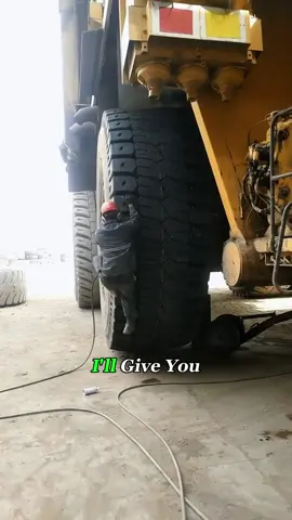I’ll give you $10,000—just to change one tire. #fyp #foryou #worklife #machine #heavymachinery #knowledge 