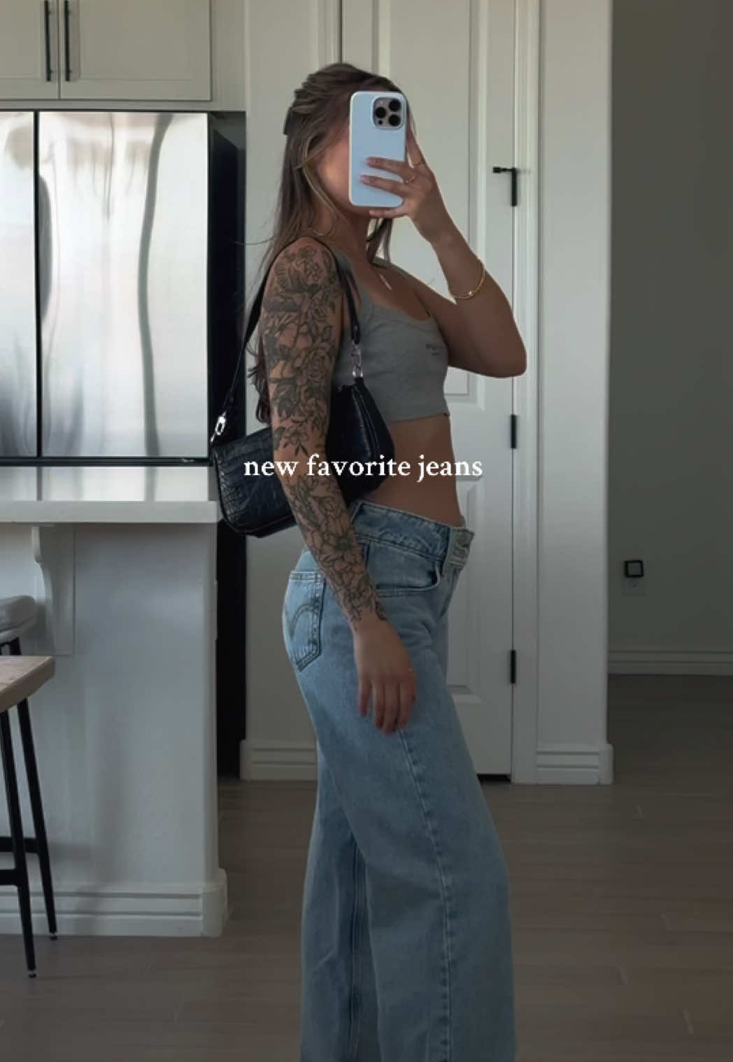 Usually a high wasted girly but I think I just became a low rise girlllllll #levis #levijeans #bluejeans #jeans #OOTD #outfitinspo #outfitideas #sambas #adidas #adidassamba 