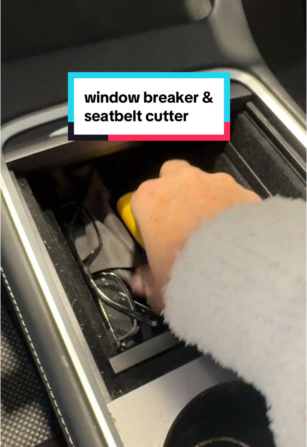 2-in-1 Emergency Tool Window Breaker and Seatbelt Cutter  @Adventures With Purpose  #TikTokShopRestock #SpringGlowUp #TikTokShopMemorialDay #DealsForYouDays #TikTokShopSummerTurnUp #TikTokShopBloominDeals#TikTokShopMothersDay #BuckedUpNewArrivals #TikTokShopNewArrivals #TikTokShopSpringGlowUp  #TikTokShopCreatorPicks #OQQYES #TikTokShop #SpringSale #HomeRefresh #creatoricons #OnlyTheOrdinary #DealsForYouDays #theordinarysuperbrandday    #FunInTheSun  #safetyfirst #windowbreaker #carsafety 