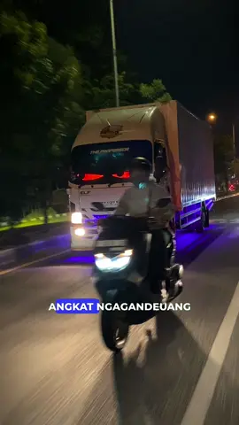 Mojang Priangan🤘🏻😎 @🔸BOXBALAP_SADULURAN 🔸  @Masssgitto  #boxbalapseduluran🤙 #fyp #fyppppppppppppppppppppppp #foryoupage #masukberandafypシ #masukberanda #trending #drivermuda #CapCut #jjcapcut #selebritiskotakuda #kuninganpride #kuninganrepost #lagiviral #story #mojangpriangan 