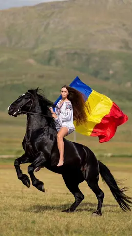The Spirit of Romania 🇷🇴🔥 A stunning Romanian woman rides fearlessly through the wind, holding the tricolor flag high. Power, beauty, and pride — this is Romania like you’ve never seen it before. 🌄🇷🇴✨  #ProudToBeRomanian #Romania #RomanianBeauty #Tricolor #HorseRiding #FolkCostume #CarpathianSpirit #TikTokRomânia #CinematicVideo #TraditionalMeetsPower #StrongWomen #NatureAndPride #RomanianHeritage #EpicRide
