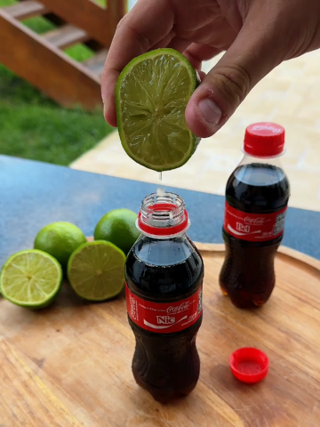 Expert reveals: Lemon in Coca-Cola is the secret combination you didn’t know you needed! #cleaninghacks #homehacks #LifeHack 