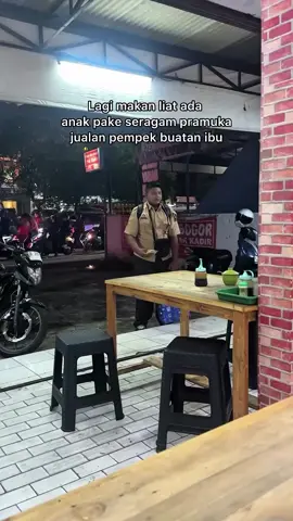 Kisah Hafizh anak SMP 29 Bekasi, Cikunir, yang rela bantu orang tuanya berjualan pempek sepulang sekolah. #trending #infobekasi #kotabekasi #pojoksatu #pojokbekasi 
