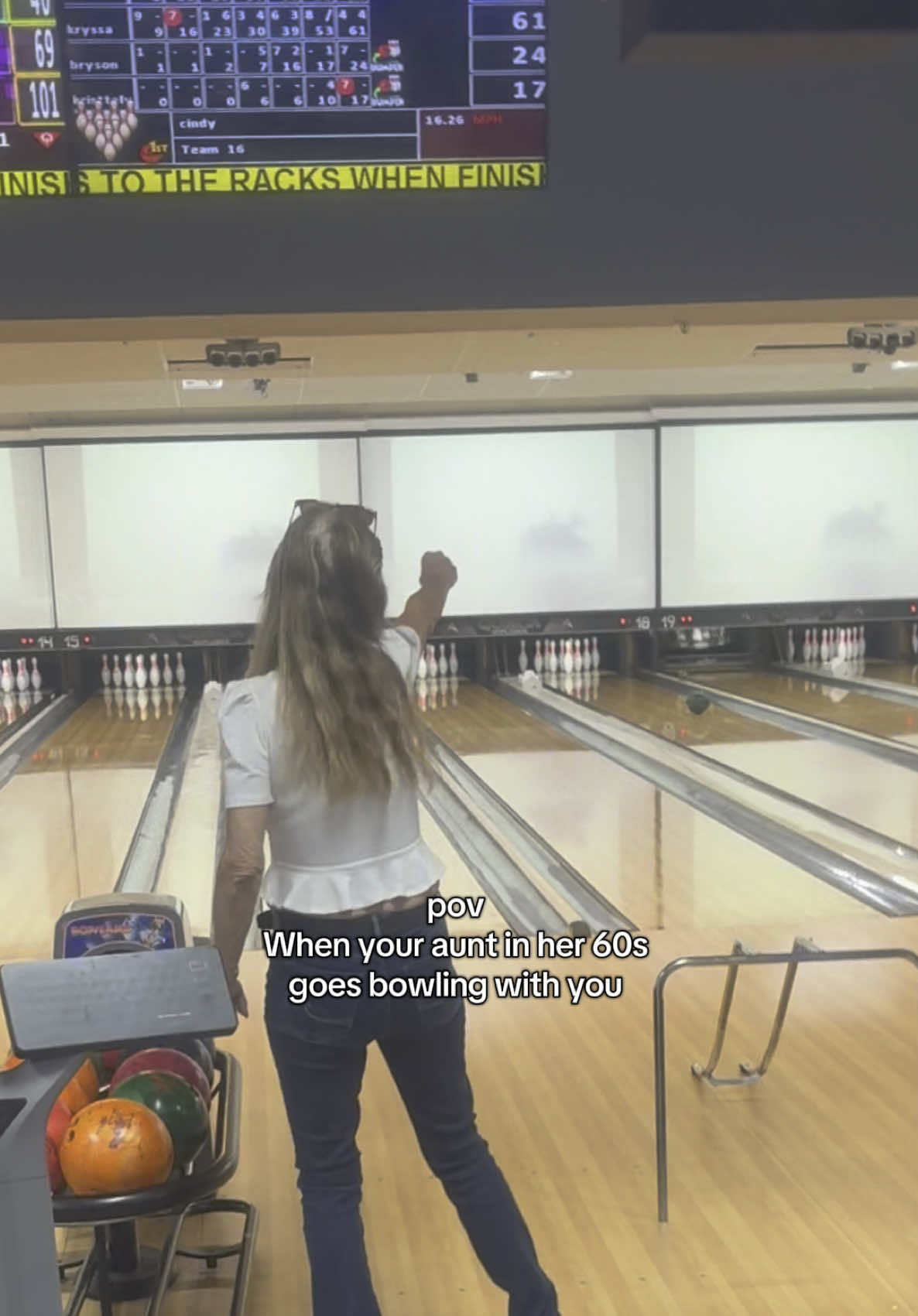 She takes it seriously 🤣❤️ @jenna #tiktok #fypシ゚viral #aunt #bowling #fyp #foryoupage #familynight 