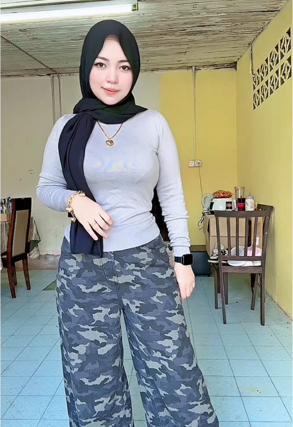 Sumpahh nampak style 🔥Sangat cantikkk seluar jeans baggy ni , high waist.. kain tebal, sejukk , selesa dooh 😍 #jeans #jeanshighwaist #jeansoutfit #jeansbaggy #highwaist #baggy 	#JeansBaggy	#SimpleStyle	#FesyenViral #LookbookMalaysia #ComfyStylo 	#TikTokStyleMY 	#StyleTipsDaily 	#OOTDChallenge