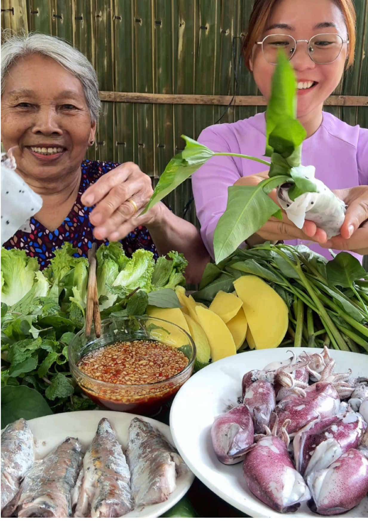 Mực cuốn rau muống. Món tiếp theo là gì đây cả nhà?? #xuhuong #tothithi18 