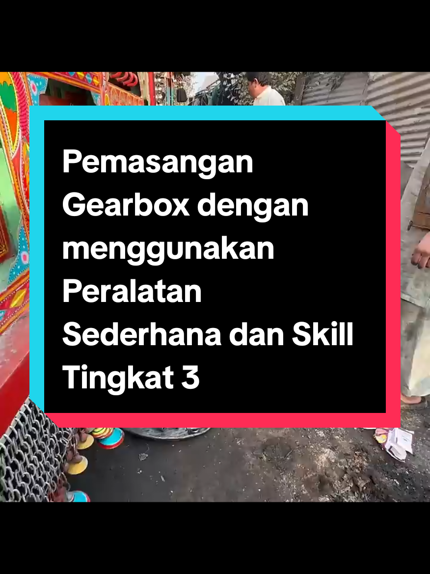 proses Pemasangan gearbox bus oleh mekanik Pakistan dengan menggunakan skill tingkat 3 dan peralatan sederhana#mekanikmuda #mekanikpakistan #mekanik #viral #fyp #pakistan #mekaniktiktok 