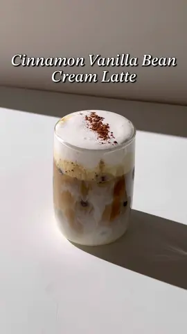 Cinnamon Vanilla Bean Cream Latte🤎 Bahan - bahan / Ingredients: 50 ml whipping cream 1-2 sdm (tbsp) susu / milk Vanilla extract Cinnamon powder 80 ml susu / milk Espresso atau instant coffee Ices #homecafe #homecafeindonesia #Recipe #aesthetic #coffee #EasyRecipe #coffeetime #fyp #cinnamon 