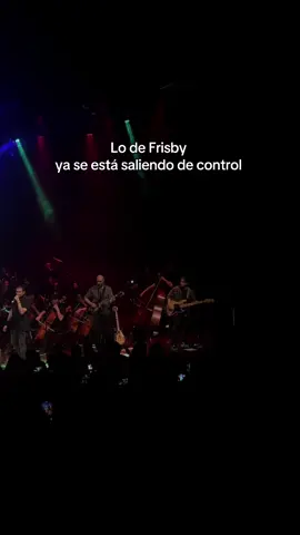 Fris director 🐔🎼 #frisby #rock #filarmonica @La Metro @Frisby Colombia 