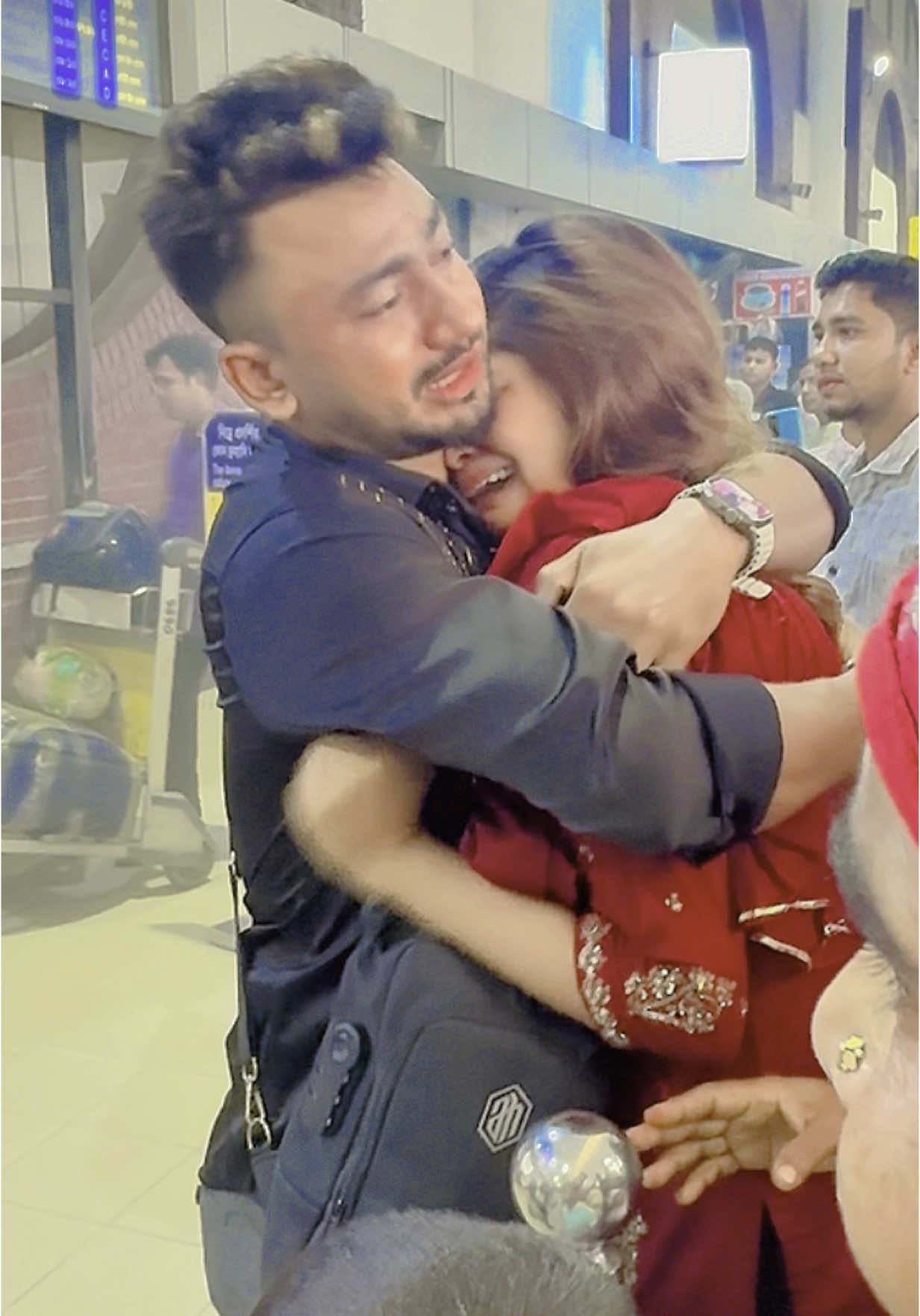 সাধ্য থাকলে তোরে কিনে রাখতাম জান  আমি তোরে ছারা বাচতে পারছিনা জান!!  তুই ফিরে আয় জান!! আমি এই কস্ট সজ্য করতে পারছিনা!