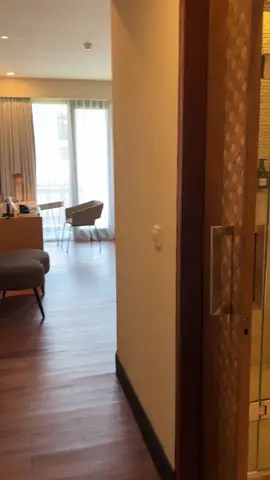 Suasana Kamar Hotel Pullman,Bali yang selalu buat candu untuk selalu balik lagi kesini. #bali #traveltiktok #kiddowandernest #pullmanhotel #legian 