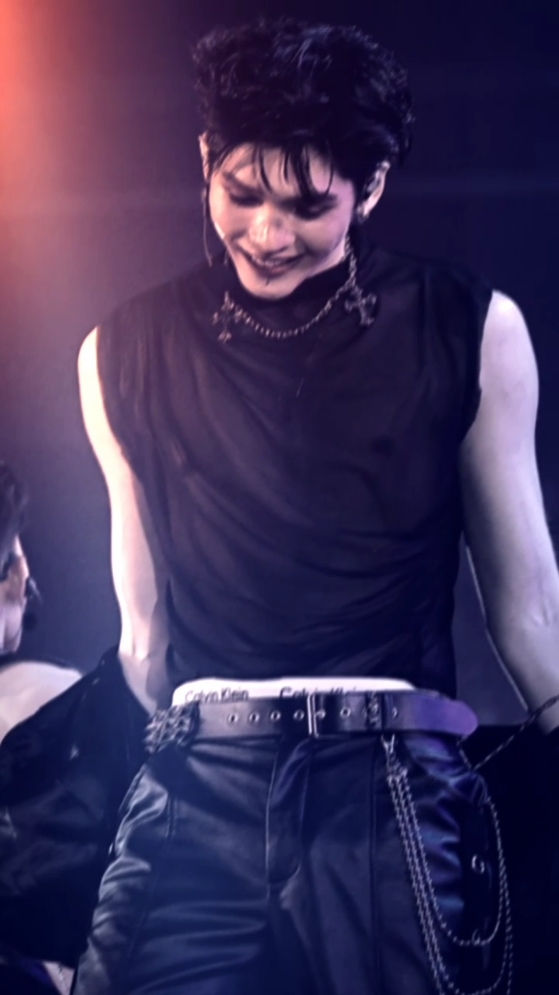 perfect body with a perfect smile🫵🥵💋 #aoutnbkr #aoutanaboon #aou #aouedit #jasper #gmmtv #fyp #fyo #fyu #fyipシツ #fypシ゚ #fyppppppppppppppppppppppp 