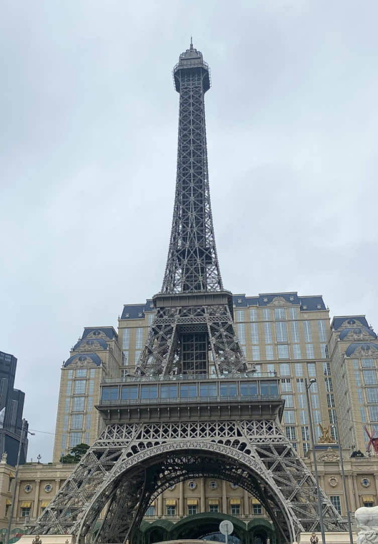 Taking some time to enjoy the little things. Where to next? 🇲🇴  #parisianmacau #macautiktok🇲🇴 #macau #fyppppppppppppppppppppppp #fyp #parisian #cotaistrip #cotai #venetianmacau #londonermacau #thevenetianmacau #macautravel #theparisianmacau #venetian #casino #travelphotography #macaulifestyle 