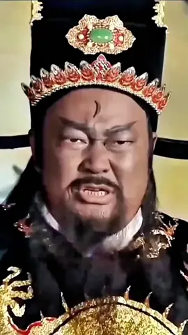 Chữ hiếu không phải cúi đầu, mà là sống sao cho cha mẹ cảm thấy tự hào. Hiếu không phải là cúng mâm cao cỗ đầy, hiếu là sống tử tế, sao cho cha mẹ không phải cúi đầu vì mình. Bao công từng thấy nhiều người nói yêu cha mẹ, nhưng sống ngoài đời bê tha, hỗn láo, vô trách nhiệm, làm xấu cả cái tên, mà cha mẹ dày công giữ gìn. Có người nghĩ gửi tiền về là xong chữ hiếu, nhưng chưa từng gọi hỏi cha mẹ khỏe không.  Bao công phán rõ, hiếu không nằm ở số tiền gửi về, mà nằm ở cách sống khiến cha mẹ không phải lo từng ngày, chứ không phải quỳ lạy, mà là sống sao để mỗi khi ai nhắc đến tên mình cha mẹ dám ngẩng đầu lên mỉm cười. #BaoCôngỞĐây #ChatGPT #OpenAI #CapCut #Leonardoai #baodainhan #HoaNinja #LêViếtÁnh #sachhay #bimat #Nhansinhtri #Baihoccuocsong #TriếtLýCổNhân #thuvientuduy #conhanchilo #trietlycuocsong