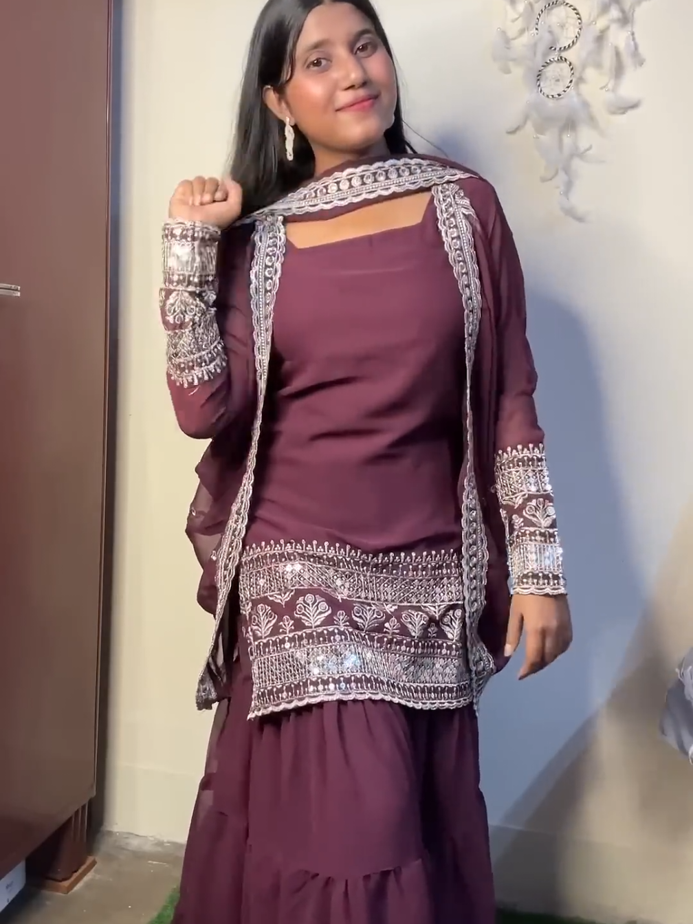 Try this easy dupatta hack for wedding/ ❤ #hacks #viral #video #Grow #Account #ForYou #ForYouPage #Team7Bro @TikTok 