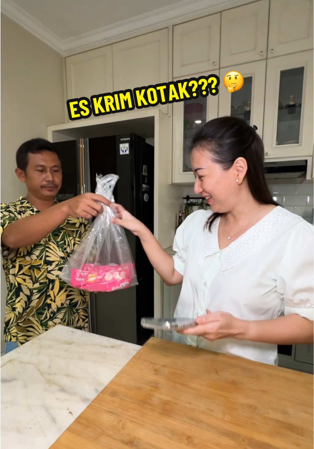 Replying to @maghrizalvy ES KRIM KOTAK YG RASANYA GAK NGOTAK .. UNIK DAN ENAK LHO!! #nanakoot 
