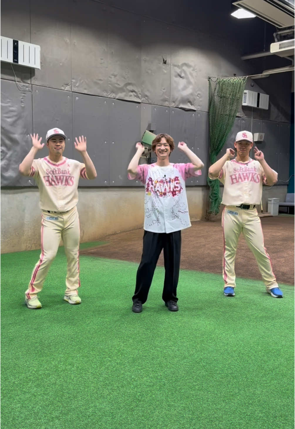 ホークス選手もみやっちと踊ってみたよ👔🍜 #KisMyFt2_MAGFACT #宮田俊哉 #お疲れ様ですfeatサンドウィッチマン  #福岡ソフトバンクホークス #松本晴 #岩井俊介  #ピンクフルデー 