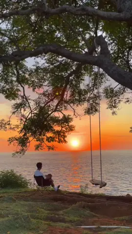 Salah satu spot di Taman di Bali - Bukit Asah, Desa Bugbug, Kabupaten Karangasem yang menyajikan pemandangan alam luar biasa dan cocok jadi tempat healing. Tiket masuknya Rp. 10.000/orang. Sudah ada di google maps, namanya 📍Bukit Asah Bali.#wisatadibali #sunset #sunrise #alam #orange #karangasem #karangasembali #bukitasah #bali #baliindonesia #vidioviraltiktok #fyp #view #beautiful #sea #pantai #tebing #sunrisemusic #fypage #capcut #viral #viralvideo 