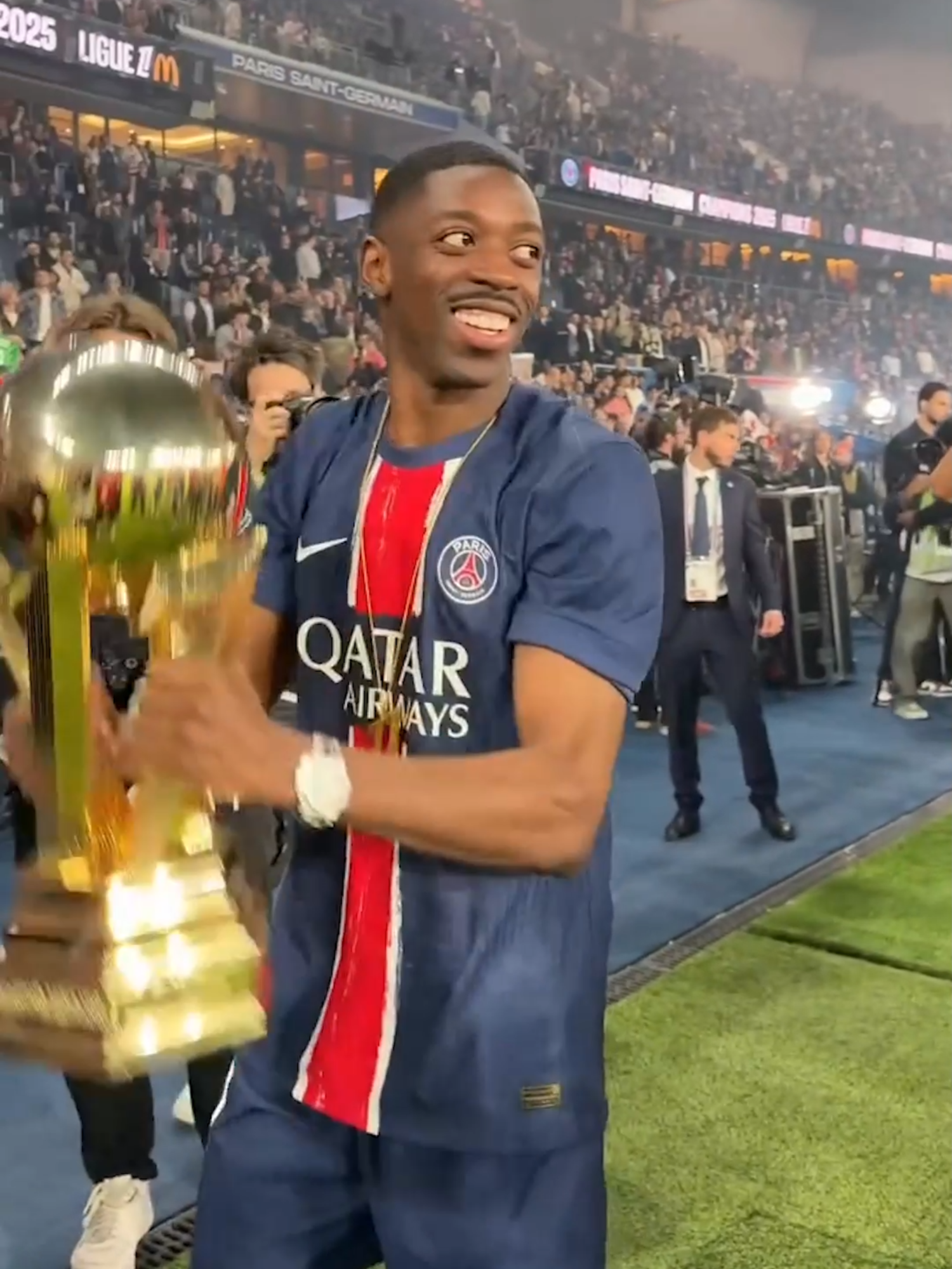🏆⌚ Dembélé a sorti la montre pour fêter le titre de Champion de France avec le PSG ! #foot #football #soccer #psg #paris #parissg #parissaintgermain #dembélé #dembele #ousmanedembélé #champion #champions #ligue1 #l1 #sport #sports #sportstiktok