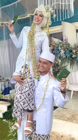 Untung kuat😂 #CapCut #fypシ #fyp #foryou #trennikahmuda #pengantinsunda 