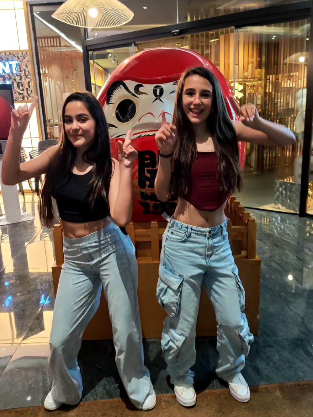 haciendo el TREND 🔥 en el JAPONES 🇯🇵 con mi AMIGA ❤️ @Claudia y mi Padre 
