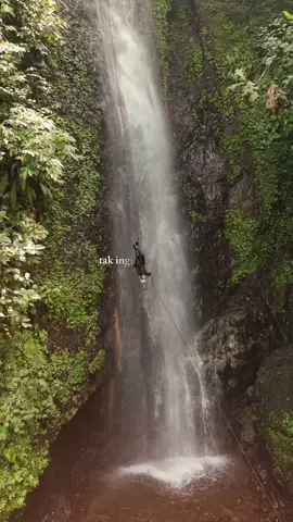 capek fisik dibawa tidur, capek hati?  #canyoneeringcuruggogor #canyoneering #backflip #rappelingwaterfall #rappeling #CapCut  #fypage @temanmain_adventure 