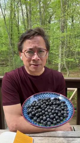 What fruit are you enjoying this morning? 🫐🍓🍊 I’m starting my day with organic blueberries, small but effective when it comes to fat loss, metabolism, and longevity. Want to learn how to enjoy your food, heal your body and live longer? Join my Eat to Beat Disease course — LINK IN BIO💥 #MorningRituals #FoodAsMedicine #BlueberryBenefits #MetabolismSupport #ElevateYourMetabolism #EatToBeatDisease #DrWilliamLi #HealthyOptions #HealthyLifestyle
