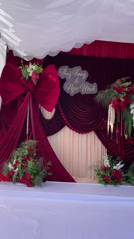 Mẫu Nơ Vẫn Còn Được Dâu Rể Yêu Thích #decortieccuoi #trangtritieccuoi #trangtrigiatien #decorbackdrop #trangtrisankhau #decorbackdrop 