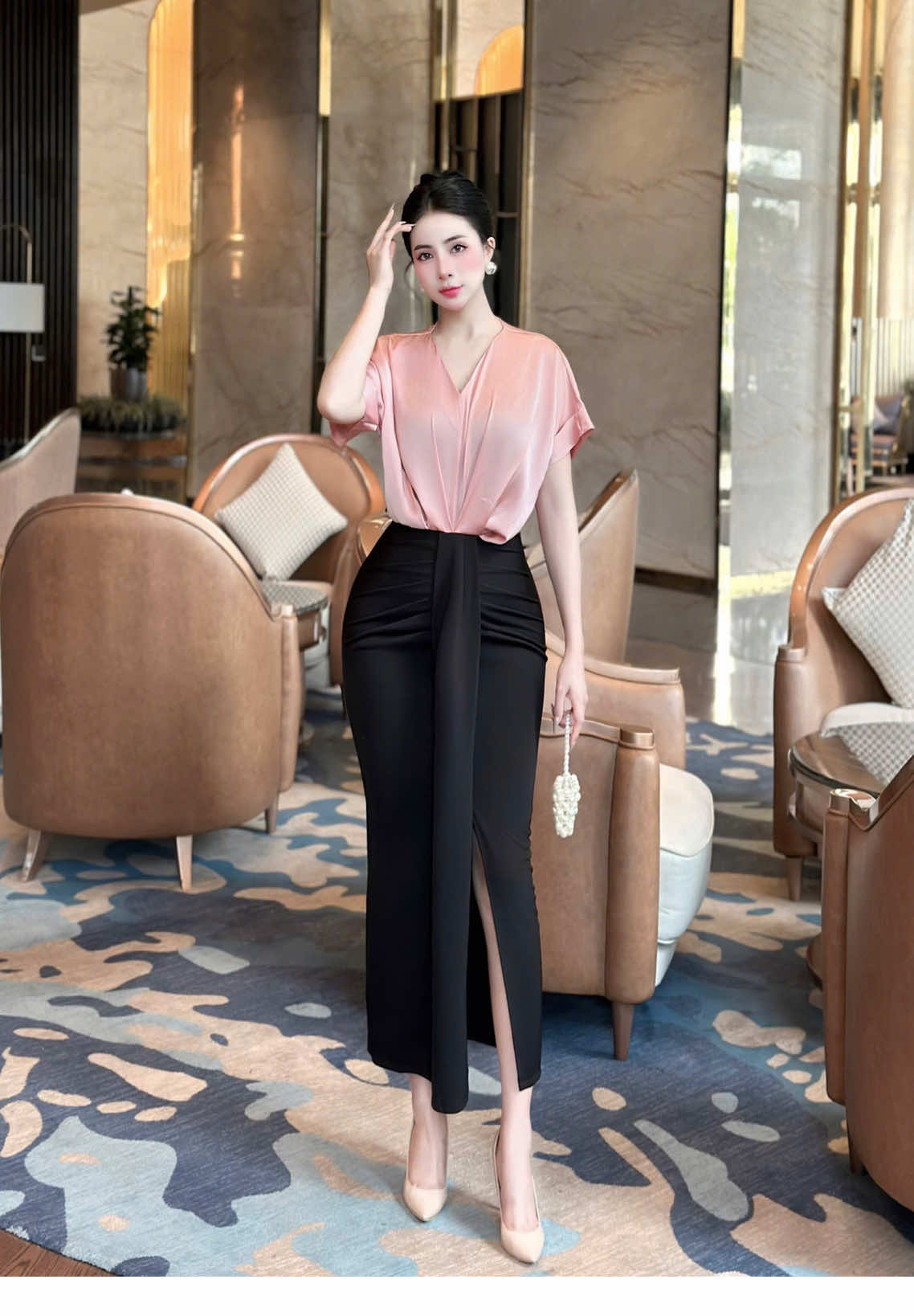Xinh đúng không cả nhà ơi, chất lụa phối sẵn với chân đầm umi như này thì quá tiện,không phải đắn đo phối như nào cho ổn , thì Zámi phối sẵn cho c em mình luôn ạ #zámi #thơitrangcongso #zami #đầmdựtiệcsangtrọng #reviewváyđẹp #vaythietke #vaythietkecaocap 
