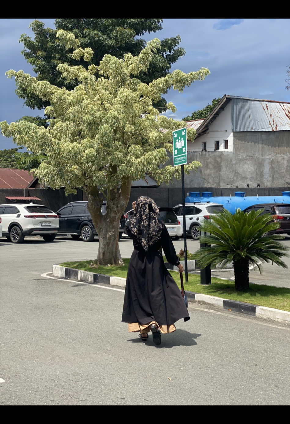 Kajian self healing. Aku adalah wanita kuat, bahagia dan sukses di dunia dan akhirat. Buanglah sampah yang menumpuk dihatimu, sayangi dan cintai dirimu agar hidupmu bahagia. Berfikir positif, bertindak positif dan berucap positif adalah kunci kebahagiaan. #kajianselfhealing #aziemarais