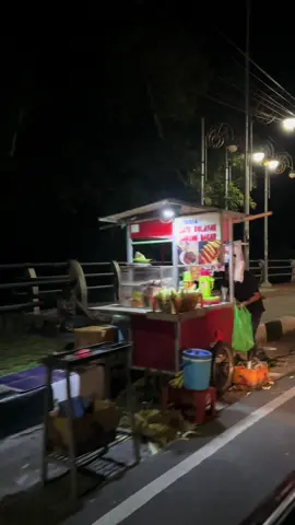 Senggigi di malem senin #aqzjalanjalan #senggigi #lombok