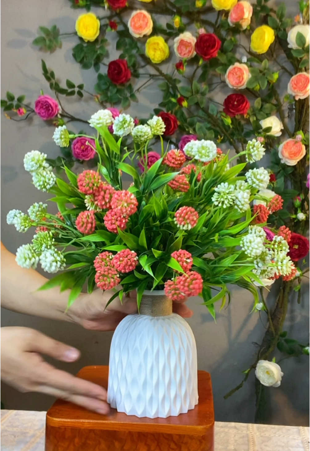 về nhà ngắm bình hoa lại nghĩ : hơn 100k chứ kể ra hơn 200k cũng xứng đáng #hoaluathanhxuan #hoa #boconganh #hoagia #hoalua